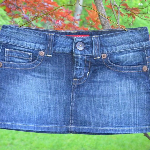 GUESS DENIM MINI SKIRT NWOT  ~ BUNDLE AND SAVE - Picture 2 of 6
